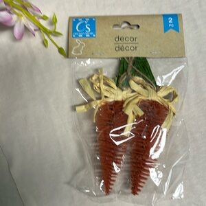 Carrot shaped spike decor